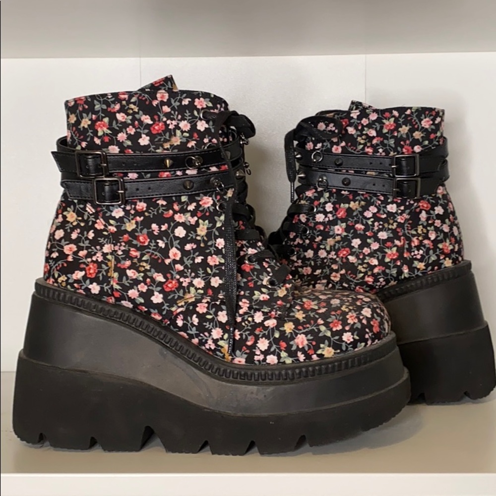 Demonia Floral Platforms